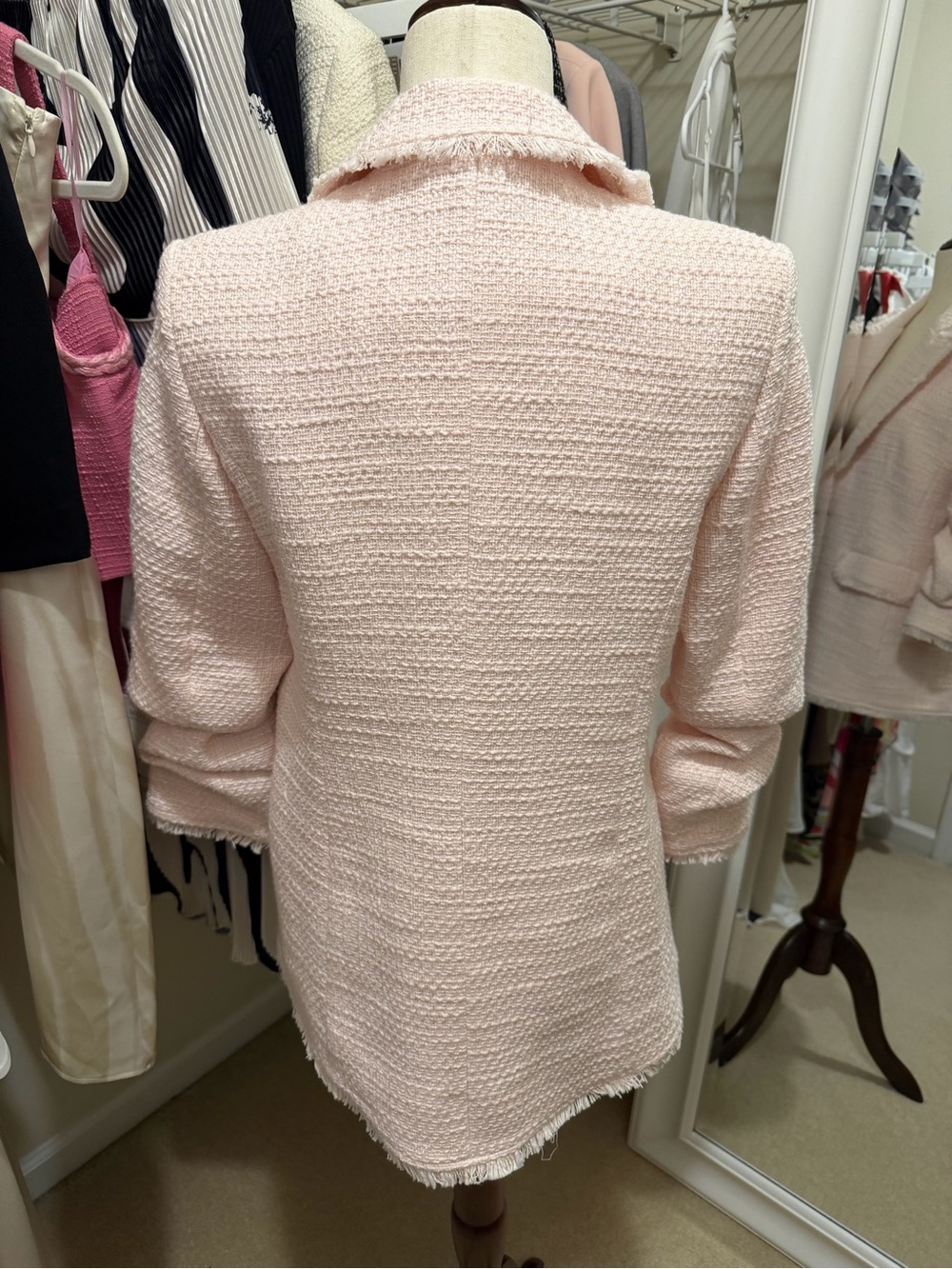 Elie Tahari Pink Bouclé Blazer & Shorts Suit Set Sz 10 (Cinq à Sept Khloe Dupe) - Picture 5 of 15